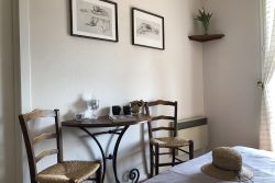 chambre-2-2-hotes-les-hortensias-le-bearn.jpg