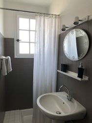 chambre-4-hotes-les-hortensias-lourdes.jpg